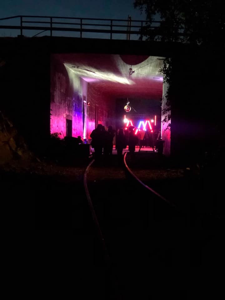 Crowd dancing at a Cirkus Paralello party in 2019